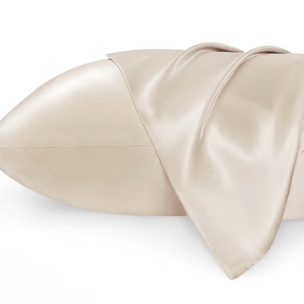 👩🏽‍🦱 New! Bella Il Fiore Pair of King Size Satin Champagne Pillowcases